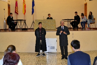 En la actividad celebrada en el Instituto Santa Lucía de Cartagena los alumnos han puesto en escena un juicio